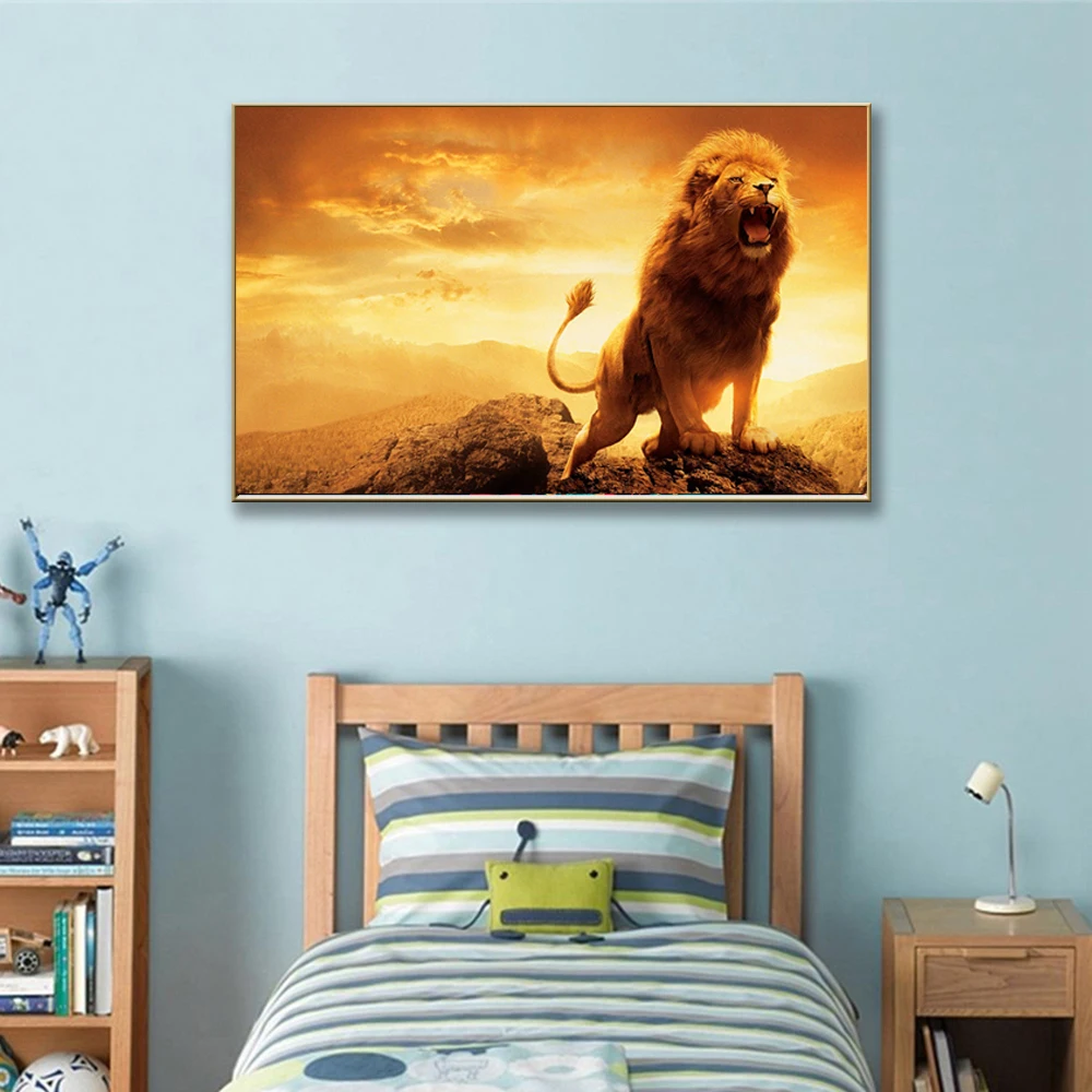 Абстрактные картины на холсте с изображением золотого льва верхушке горы