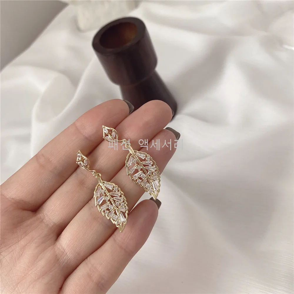 

High Quality Leaf Earrings For Women Exquisite Zirconia Korean Fashion Jewelry Dangle Pendientes Wholesale S925 Pin
