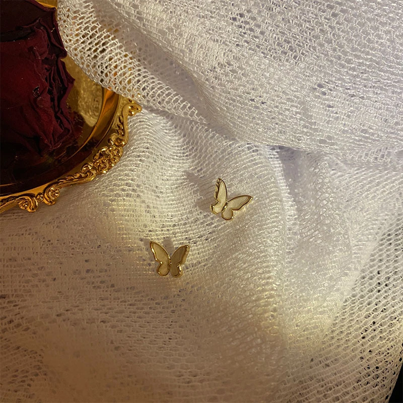 

Women Butterfly Wing Earrings Mini Exquisite White Shell Pearl Stud Earrings Elegant Female Earrings Stud Earrings Girls Jewelry