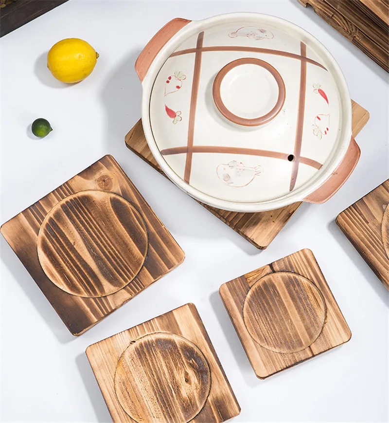 Изолированный квадратный деревянный коврик железная доска для барбекю