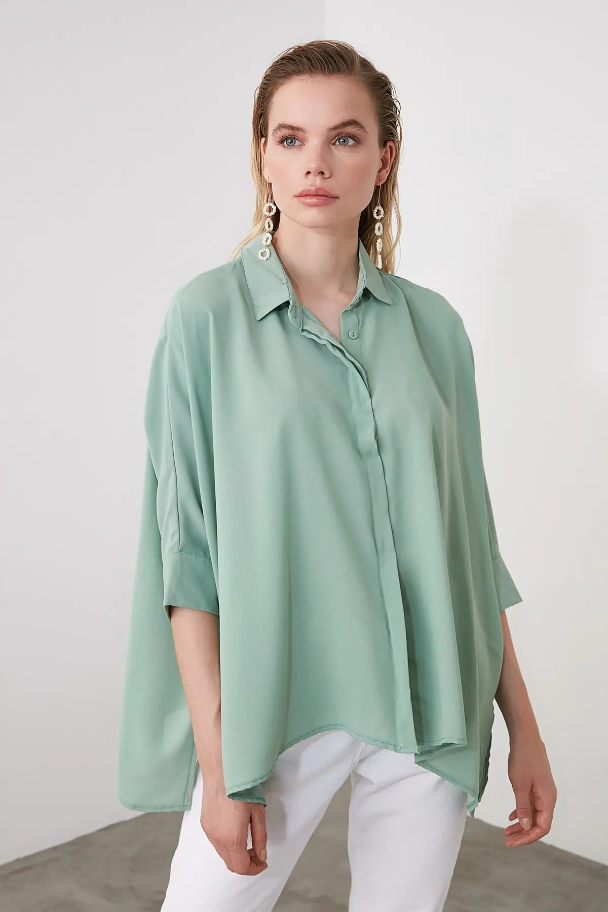 

Trendyol Asymmetrical Shirt TWOSS20GO0200