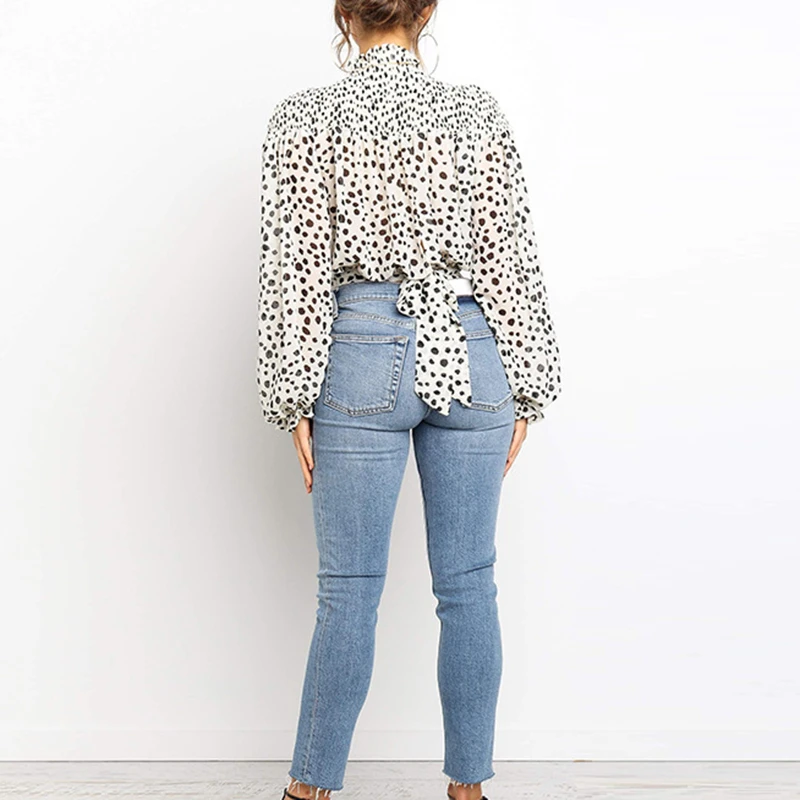 Женская шифоновая блузка в горошек с бантом высоким воротником и рукавами