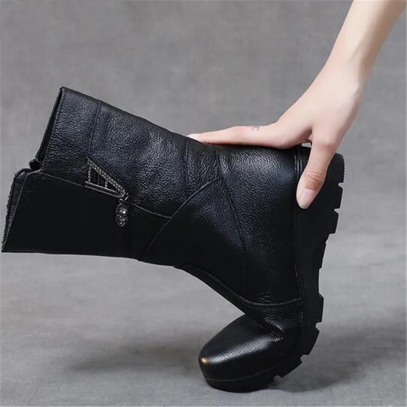

2020 New Winter Cowhide Rhinestone Fashion Warm Snow Boots for Women Middle Tube Martin Boots Black Leather Boots Women's Boots