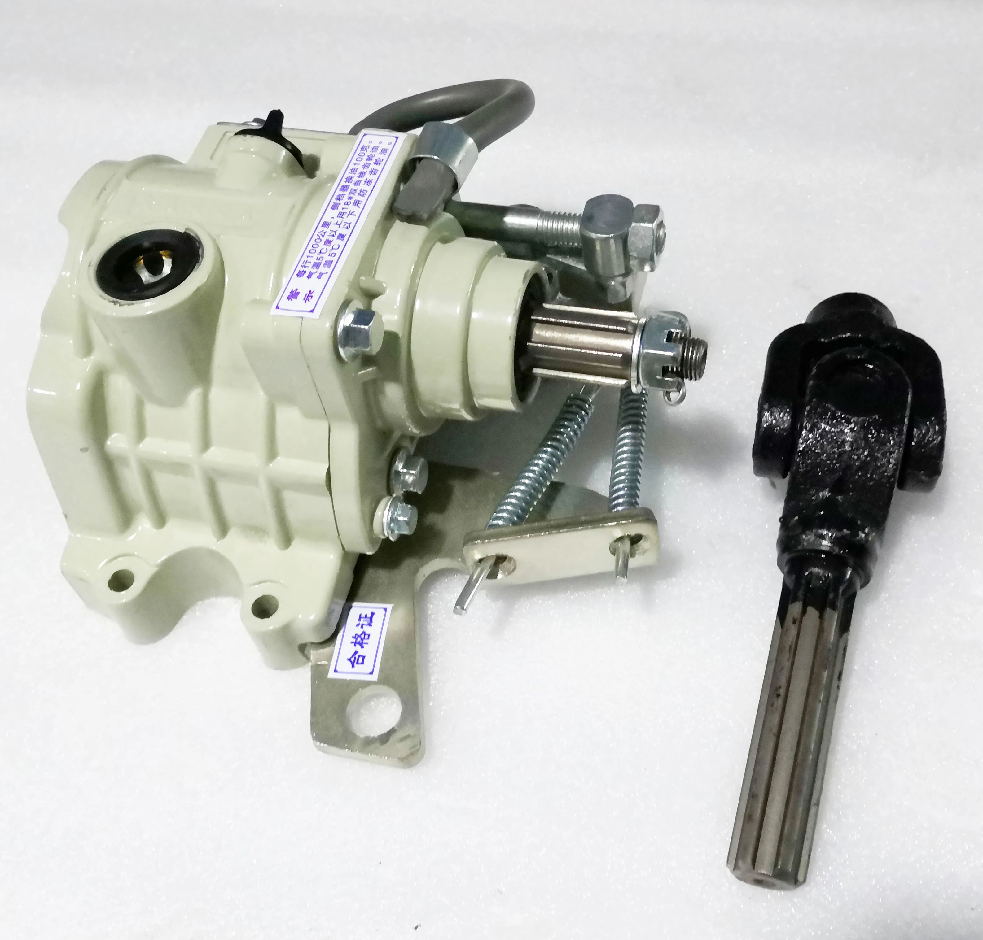 Редуктор понижающий трицикл wm250zh 2. Трицикл wm250zh-2. Промежуточный редуктор урал геркулес. Понижающий редуктор 2104141851 rmi 50 p g m1. Редуктор реверса лифан lf200zh-2.