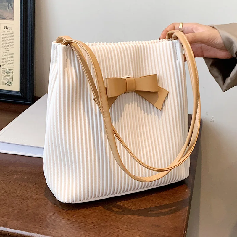 

Luxury Leather Autumn All-match Large-capacity Female Bag 2021 New Fashion One-shoulder Fold Bag Bow High-quality Bucket Bag