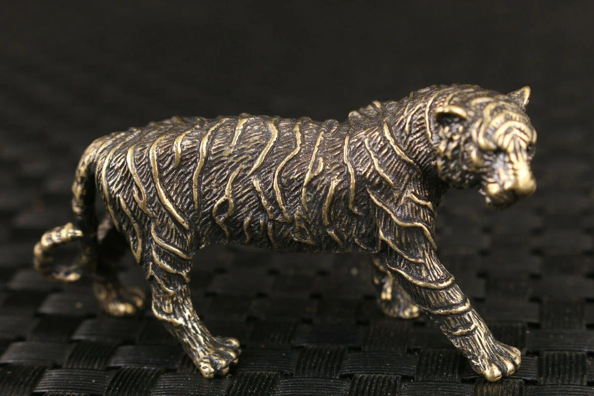 

Chinese Bronze Tea Pet Tiger Statue Figure Good Stand Table Deco Noble Living Room Decoration Home Gift