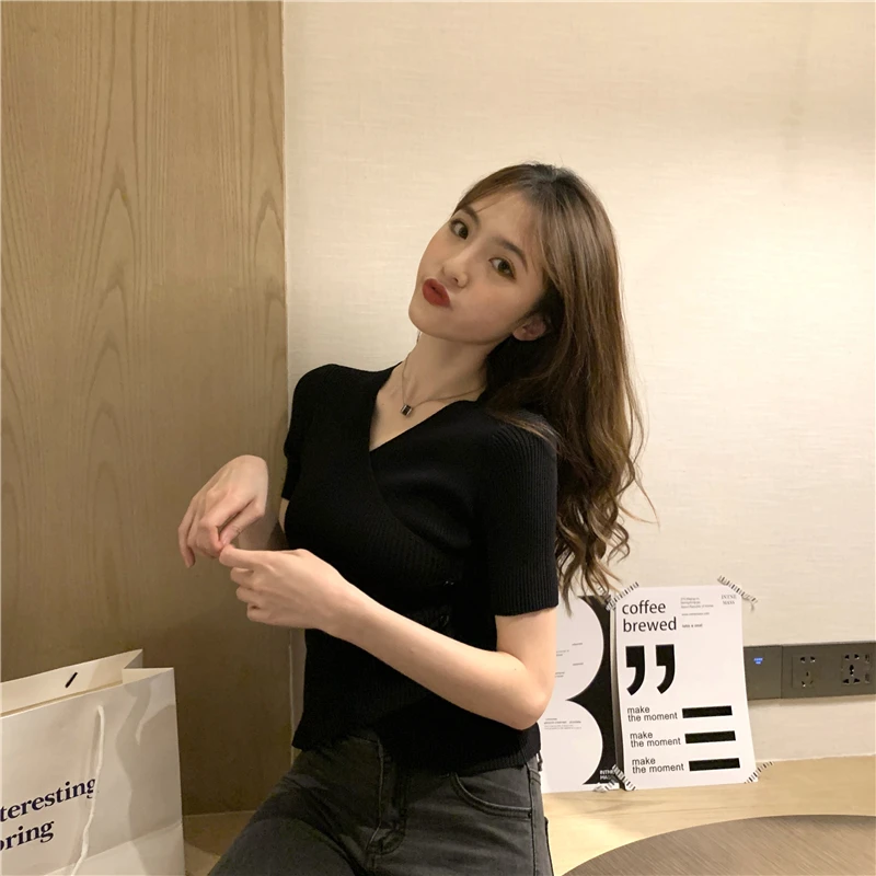 

Ice Silk T-shirt Women's Short Sleeve 2021 New Summer Slim V-neck Half Sleeve Design Sense Niche High Waist Crop Top