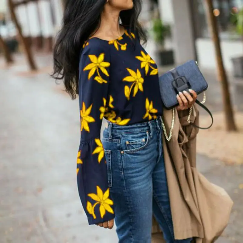 Женская футболка с длинным рукавом круглым вырезом и принтом в виде кленовых