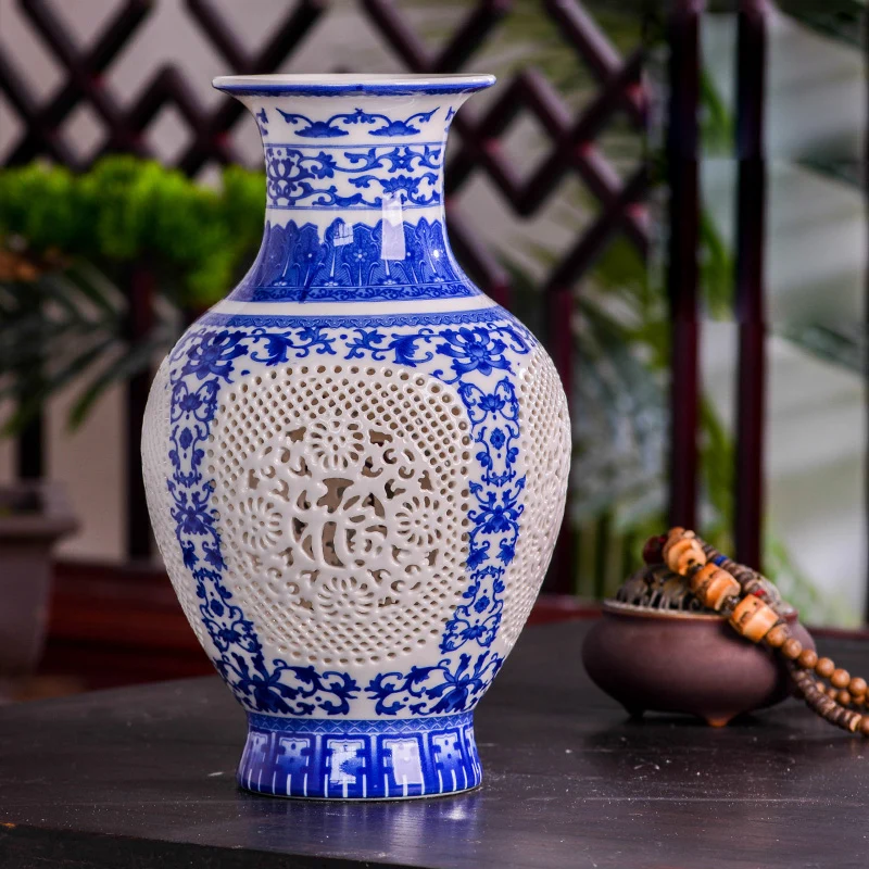 Качественная винтажная китайская керамическая ваза с отверстиями сине белая