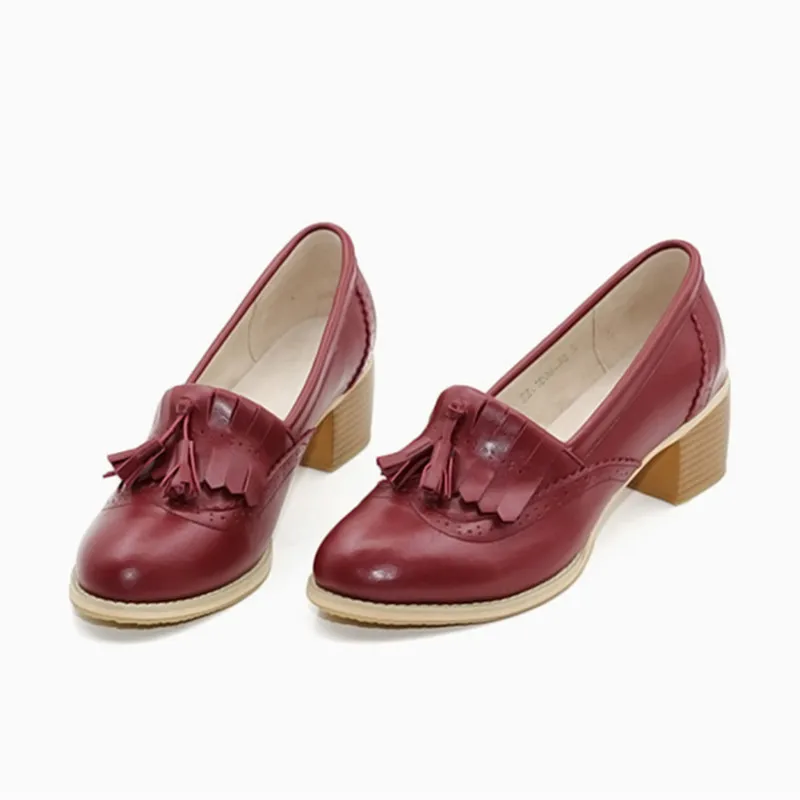 Женские туфли лодочки из натуральной кожи броги на каблуке с бахромой в стиле