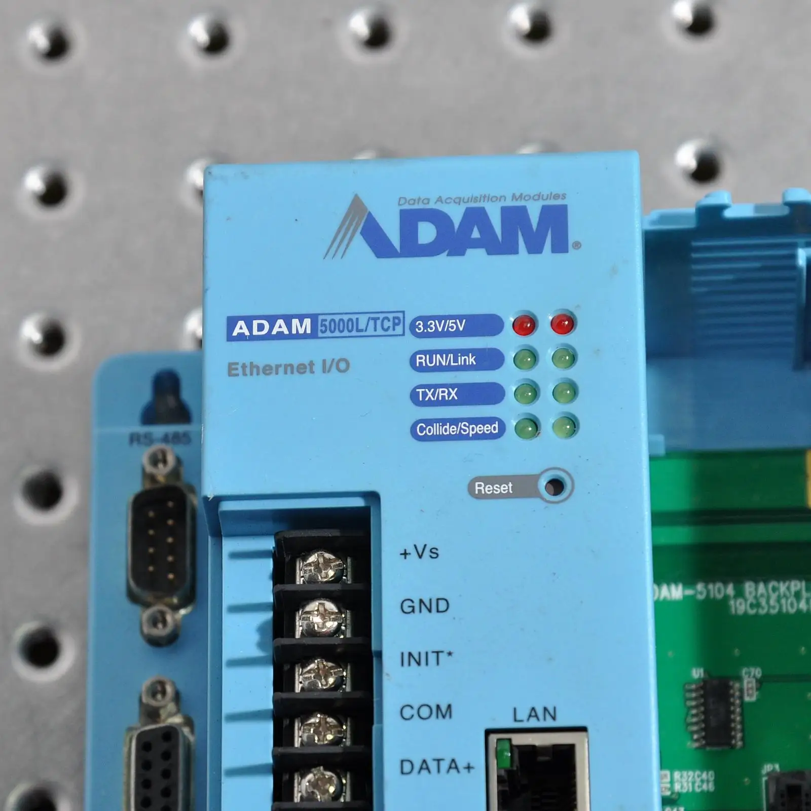 ADVANTECH ADAM 5000L/TCP основанных на локальная сеть 4 гнездами для распределенная система