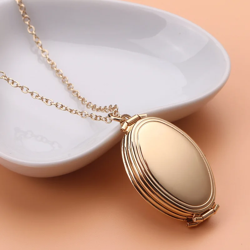 

Openable Four Photos Frames Necklace Ruyi Lotus Fish Scale Carving Brass Ellipse Photo Locket Necklace Birthday Gift Jewelry