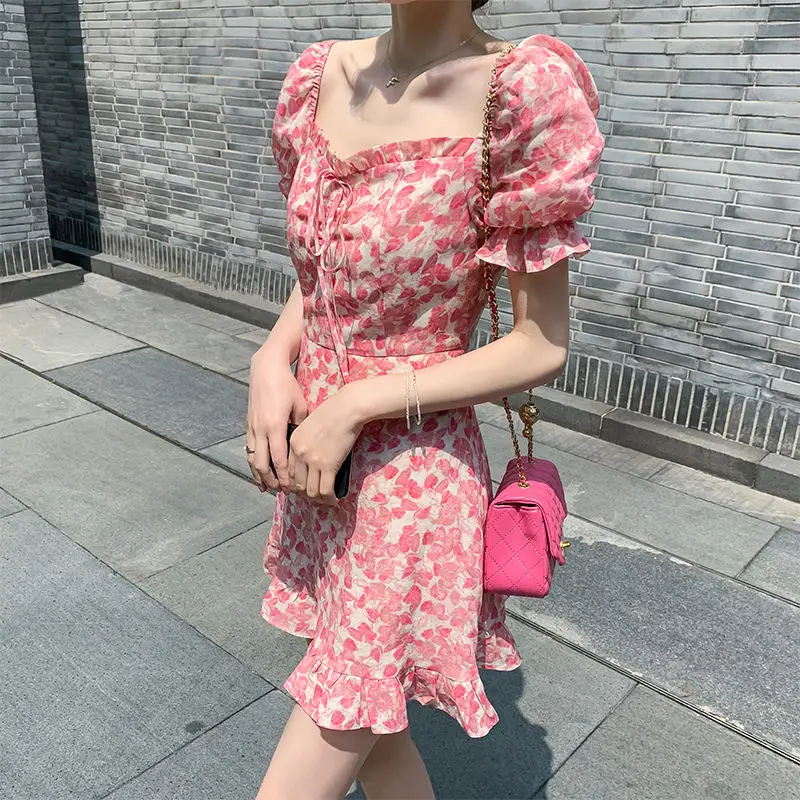 

2021 summer new floral first love series Hepburn style can be salt can be sweet dress shows white temperament, small dating, sma