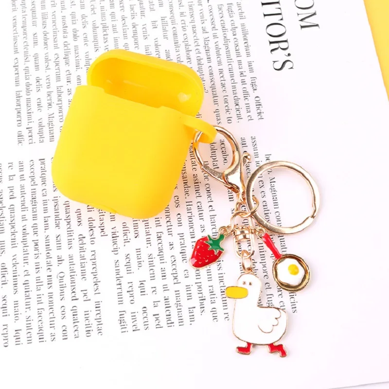 

Cute Strawberry Duck Key Chain Metal Pendant Keychain Sweethearts Small Gift Bag Accessories Small Trinket Keyrings Gift