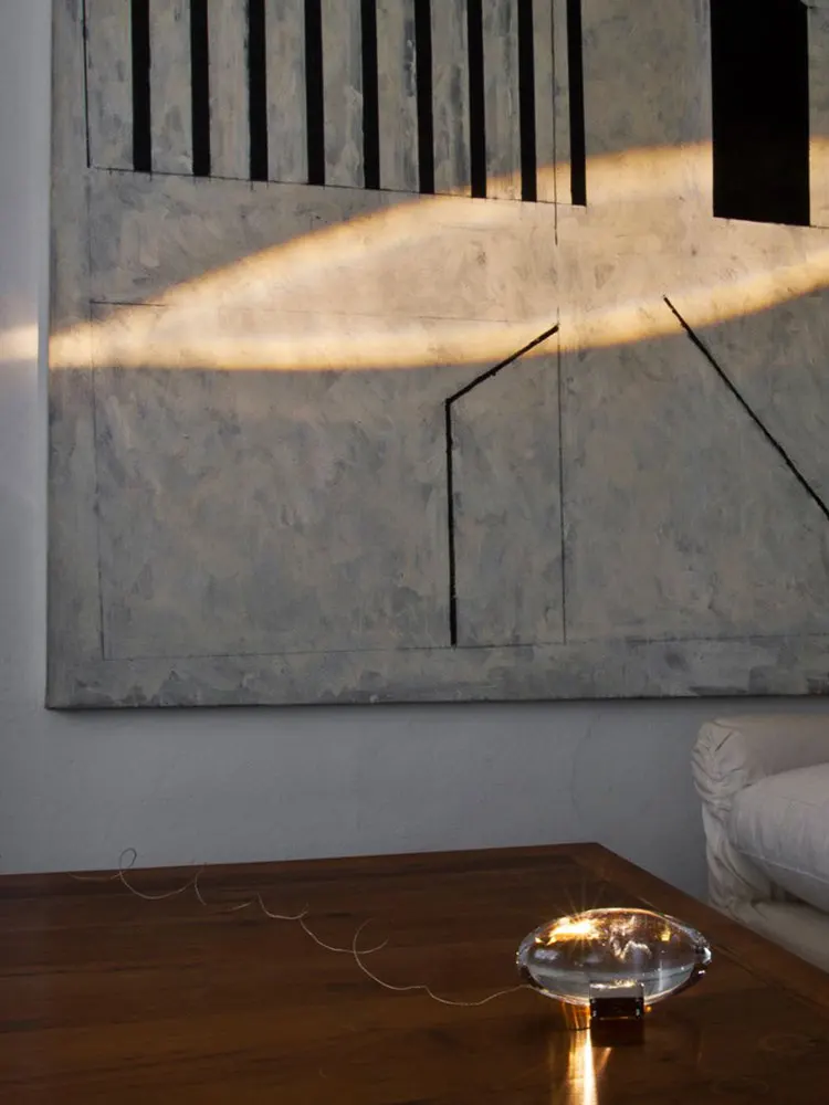 

Creative minimalist crystal decoration table lamp living room bedside designer personality atmosphere projection bedroom table l