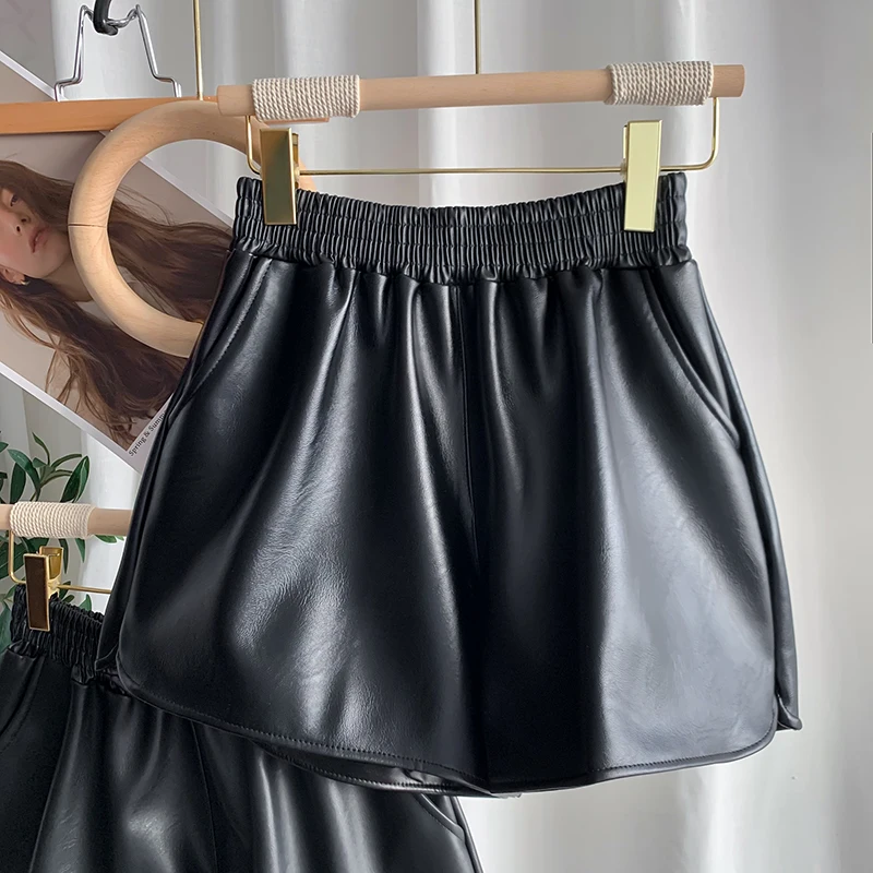 

PU Leather Shorts Women's 2020 Black High Waisted Casual Wear Fashionable Loose Ladies Button Solid Pockets Blusas Female 0898