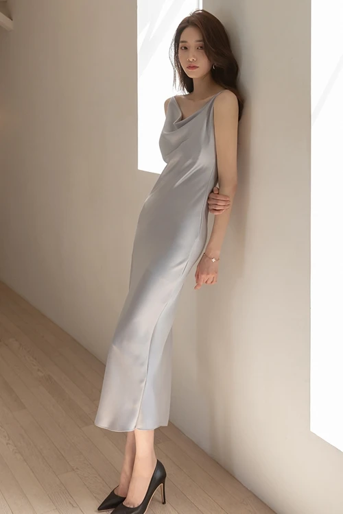 

Women Silky Spaghetti Strap Dress Summer New Fashion Sleeveless Solid Color Slim Base Holiday Dress Female