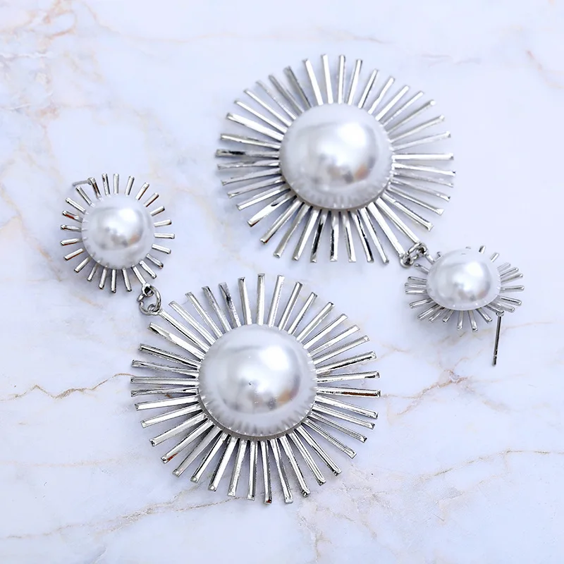 

New Fashion Pearl Earrings Metal Hollow Flower Earrings Female Temperament Trendy Earrings Big Pendant Earrings