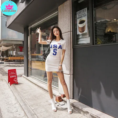 Женское летнее платье с эполетами до колена круглым вырезом и коротким рукавом в