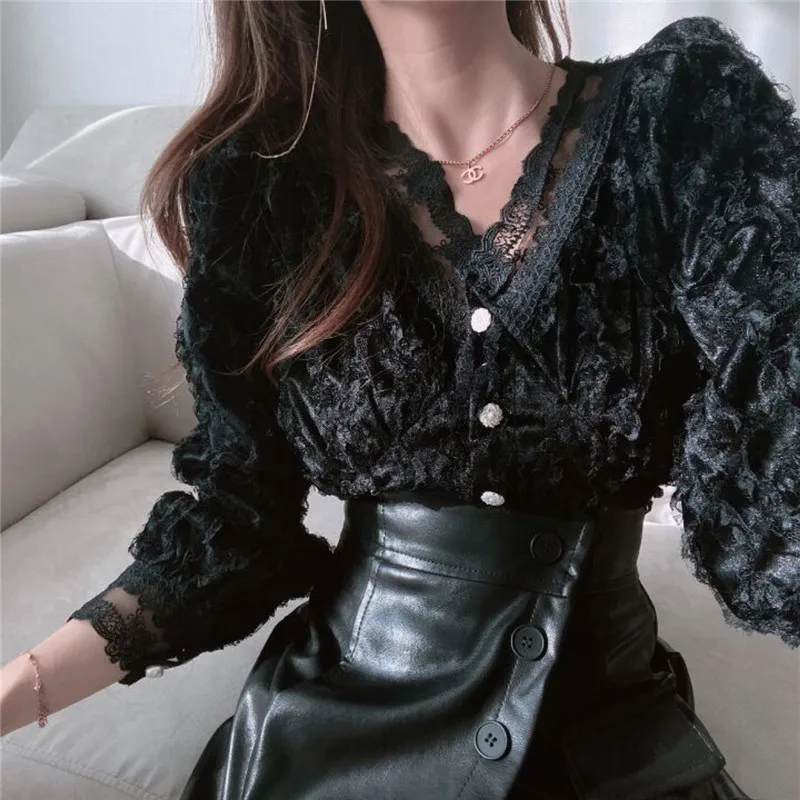

RUGOD 2021 spring new V-neck lace stitching temperament shirt
