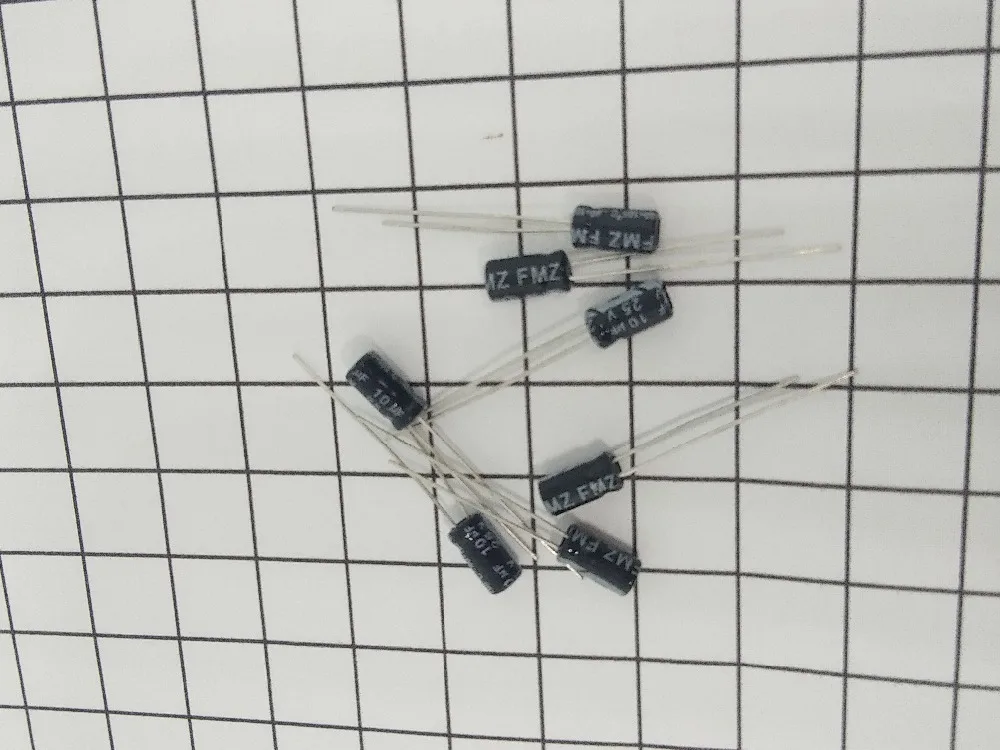 Pengiriman бесплатно 10 шт 10 мкФ 25 V frekuensi tinggi радиальный электролитический капазор, 4*7 мм IC