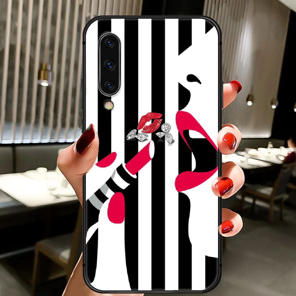 

Lady's Journey Hoesjes VOGUE Phone Case Cover For Samsung Galaxy A10 A20 A30 E A40 A50 A51 A70 A71 J 5 6 7 8 S black Etui Pretty