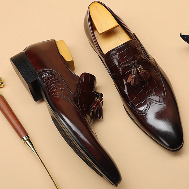 

Italian Designer Genuine Leather Man Wingtip Brogues Shoes Pointed Toe Slip on Tassels Men's Formal Wedding Party Loafers SG236