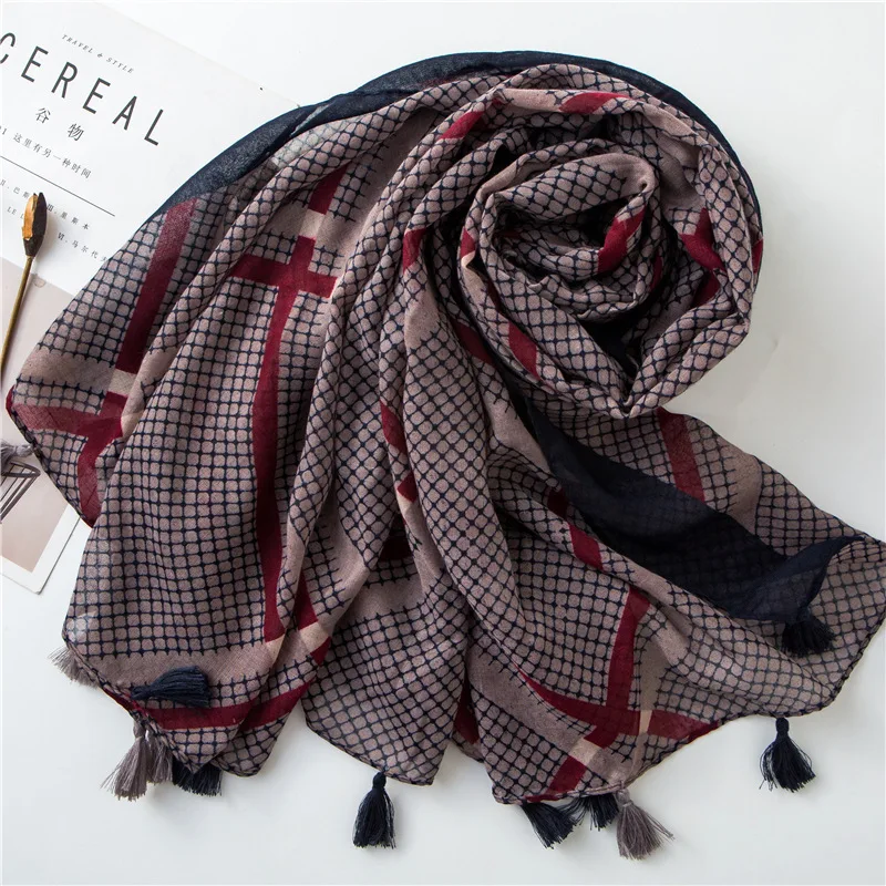 

2020 new winter seaside Sunscreen Shawls ethnic style Print Beach towel popular lattice silk Scarves lady Cotton and Linen Scarf