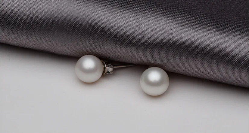 Женские серьги гвоздики серебряного цвета круглые с белым жемчугом