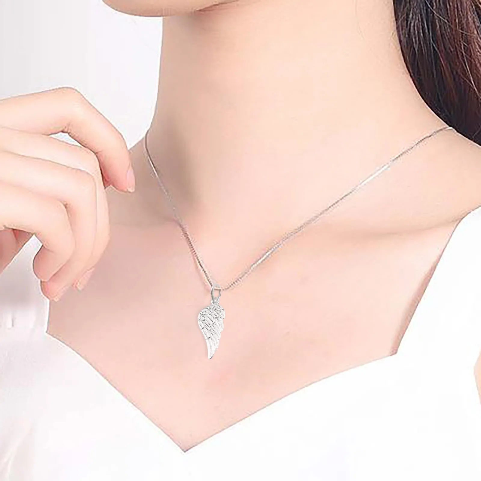 Женское ожерелье с подвеской Ангел Серебряное колье полукрыльями модное