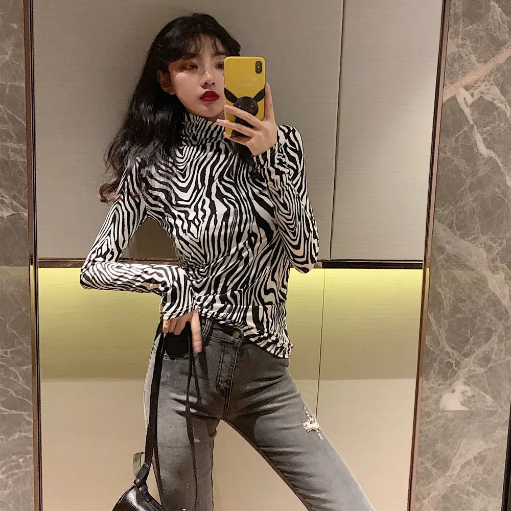 

Half-high-collar T-shirt Black-and-white Plaid Simple Bottom Shirt Temperament Goddess Slimming Blouse Trend in Spring and Autum