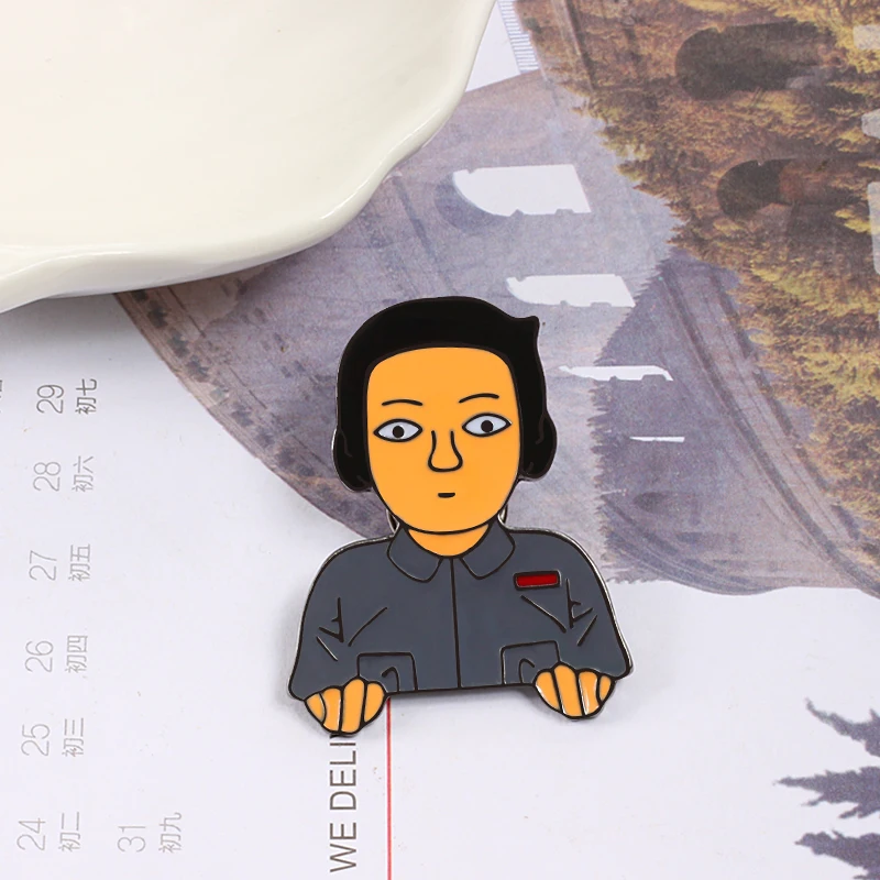 Модная креативная эмалевая брошь для женщин в виде девочки-мультяшки с ножом, значок-бадж, украшение на куртки, рюкзаки, кнопка-значок на лацканах, аксессуары.