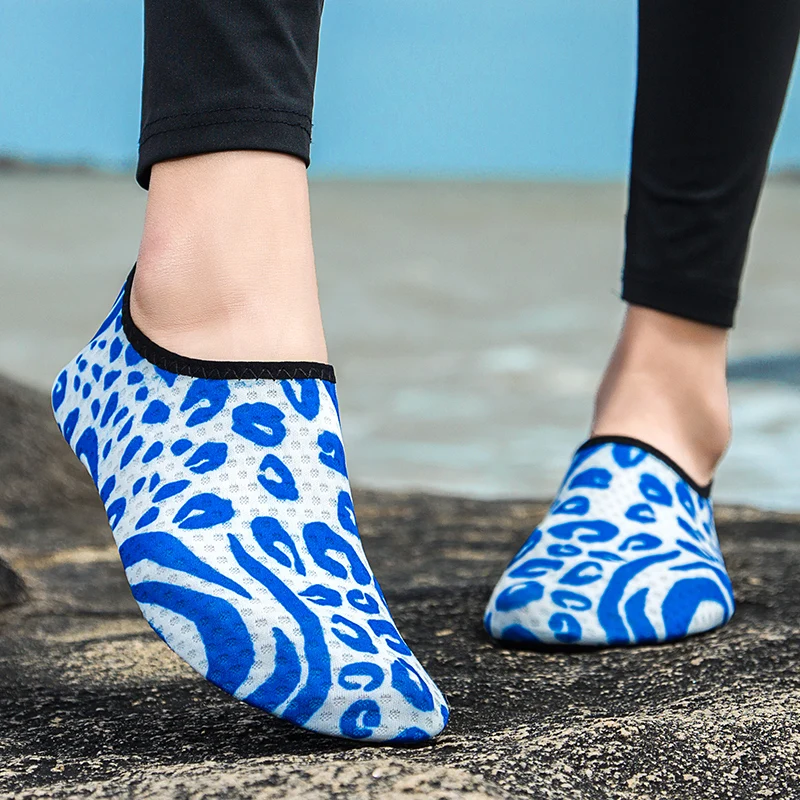 Aquashoes/мужские пляжные Тапочки большого размера для плавания; женская пляжная обувь для кемпинга; обувь для взрослых; для занятий фитнесом и йогой; нескользящие кроссовки синего цвета