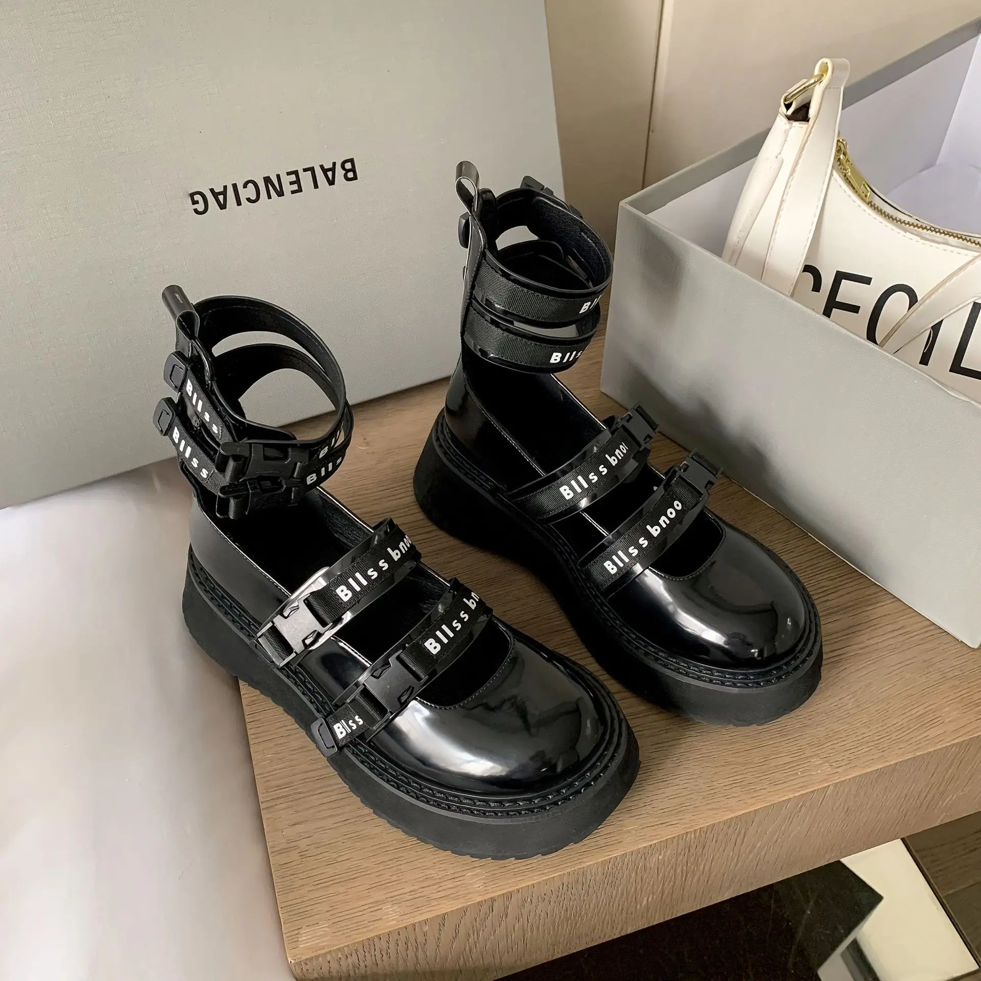 

2021 Summer New Retro Mary Jane Shoes Female Wild Thick-Soled Hollow Strap Sandals British Style High Top Single Shoes