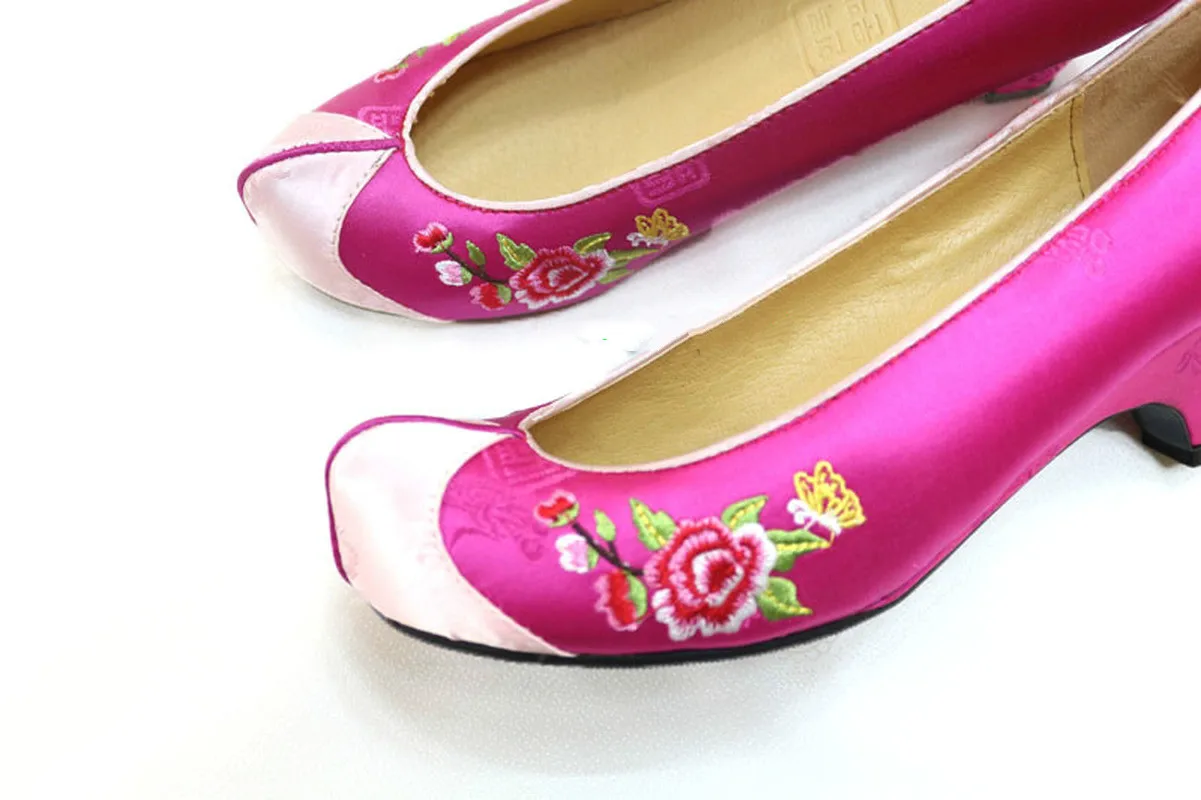 Южнокорейская импортная традиционная обувь на крючках/Розовая с вышивкой |