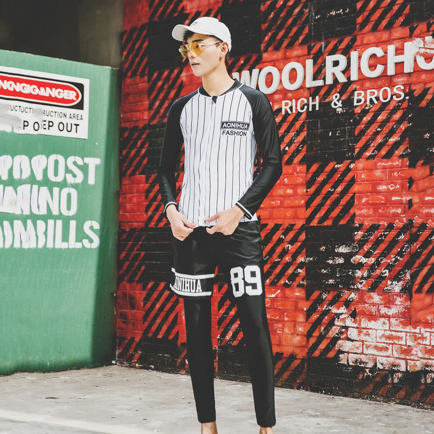 2019 New Korean Men's Two Pieces Swimwear Long-sleeved Trousers Shorts Surf Three-pieces Cool Quick-Dry Beach Suit Set |