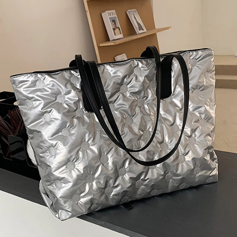 

Зимняя Серебристая женская сумка через плечо с лазерным рисунком, Высококачественная пуховая тканевая вместительная сумка-тоут, роскошная...