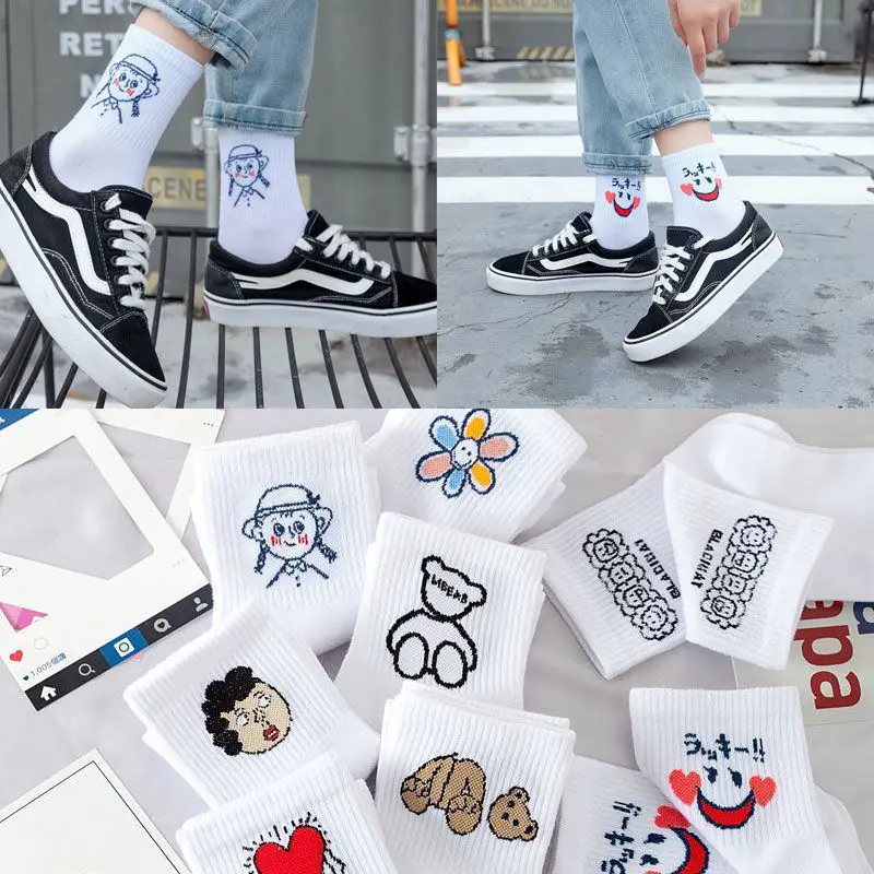 

New Ins Winter Fashion Harajuku Hip Hop Socks Unisex Funny Smile Moon Women Happy Skateboard Socks Streetwear Black White Meias