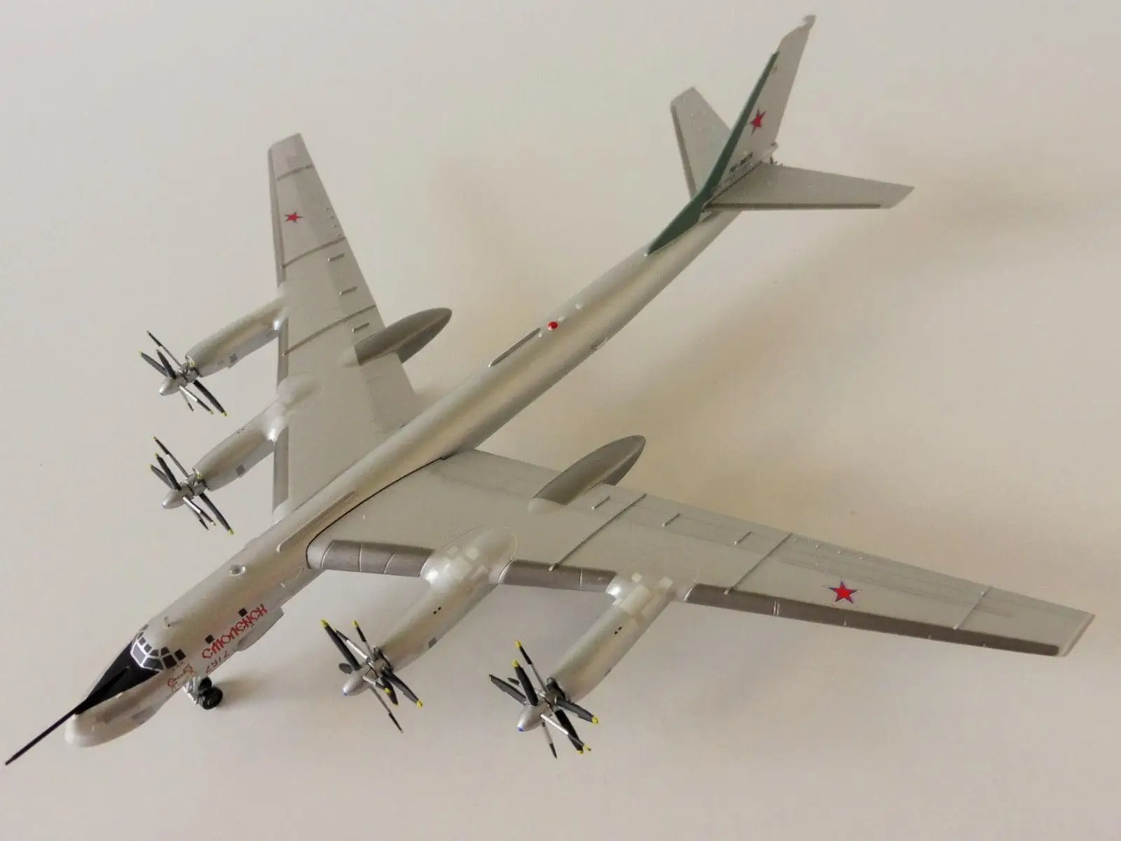Герпа российские ВВС Туполев TU 95MS медведь H &quot184 й полк/6950 Донбасс Красный баннер