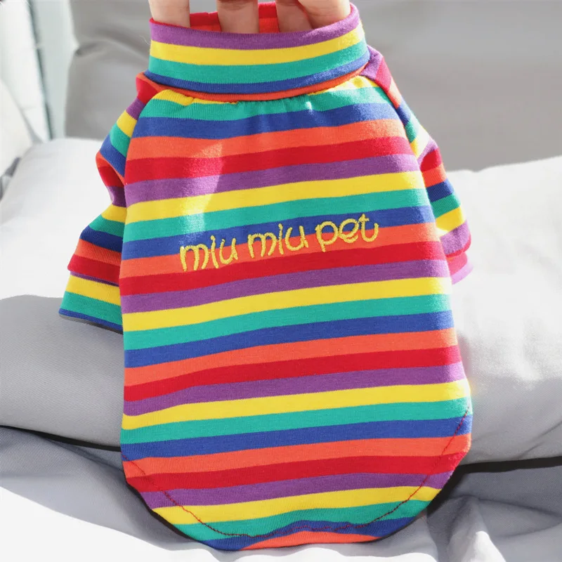 Щенок Костюм в радужную полоску Одежда для собак с кружевным воротом украшенным