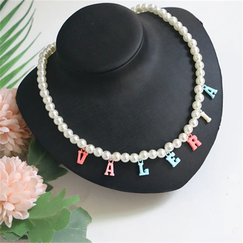 Y2K ювелирные изделия Жемчужное акриловое ожерелье конфетных цветов с буквами для