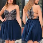 Пикантная обувь на тонких бретелях темно синие Бальные платья 2021 трапециевидной формы с бисерной вышивкой и кружевами, с украшением в виде кристаллов длиной выше колена Короткие Выходные туфли на выпускной бал вечернее платье с застежкой-молнией