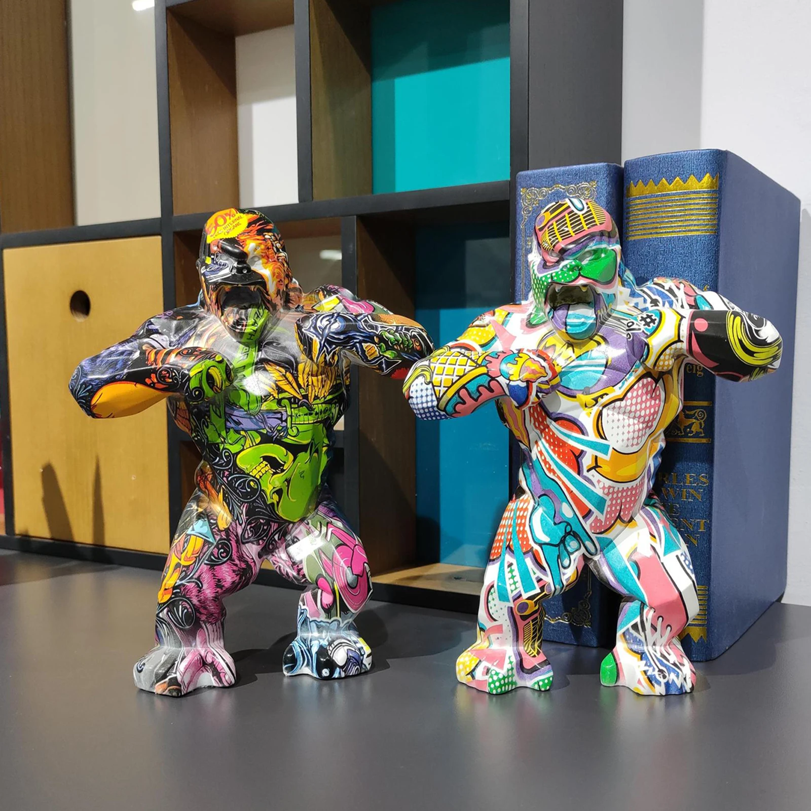 

Graffiti Large Gorilla Sculpture Figurine Decorative Statue Desktop Ornament Creative Resin Sculpture Cabinet Ornament Gift