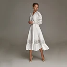 Платье свадебное короткое ТРАПЕЦИЕВИДНОЕ однотонное на пуговицах, с V-образным вырезом, кружевным поясом и длинным рукавом, модель 2022 в богемном стиле на лето