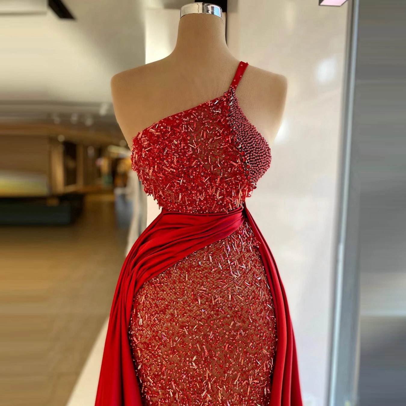 

Sexy Red Prom Dresses With Satin Overskirt One Shoulder Straps Beaded Crystals Women Pageant Dress Hi Low Style