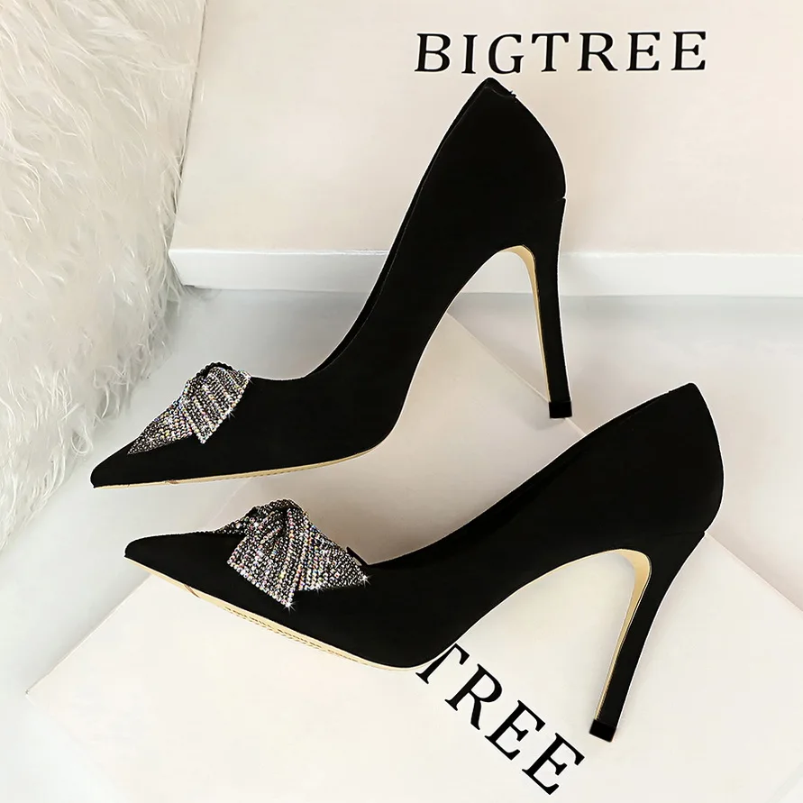 Новинка женские замшевые туфли с острым носком и бантом модные вечерние тонкие