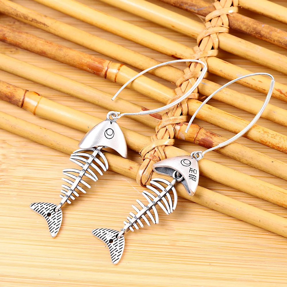 

MetJakt Fashion Trend Women's S999 Pure Silver Net Red Small Fish Bone Earrings