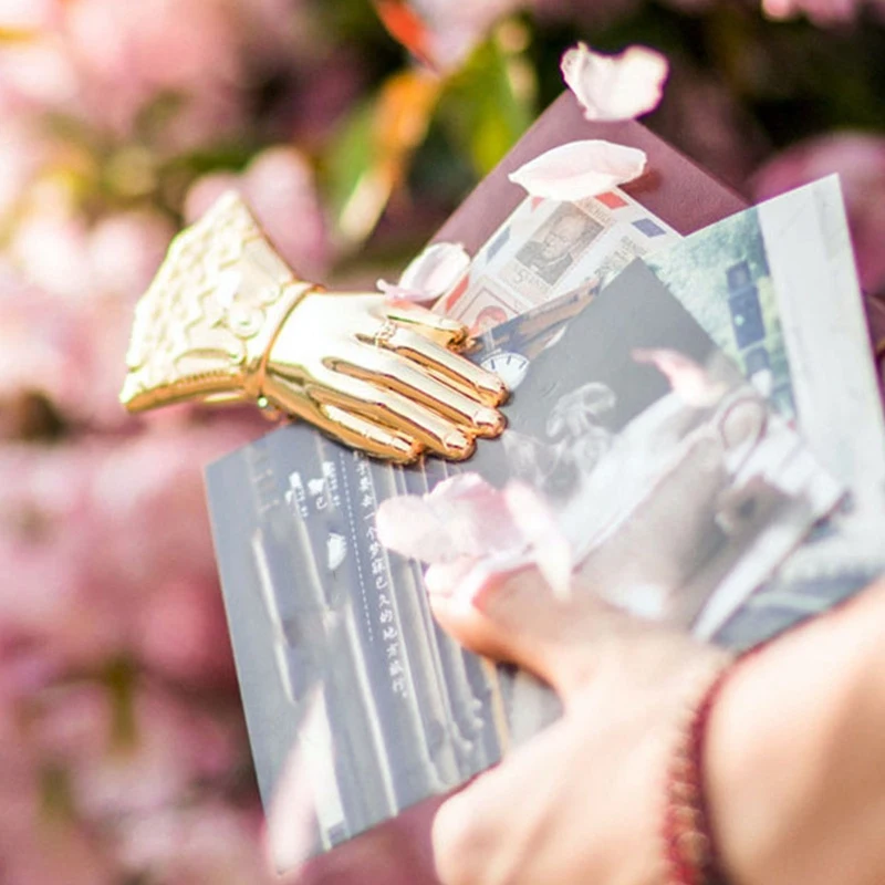 

Luxury Chic Office Paper Storage Clip Ins Wrought Gold Vintage Hand Shape Alloy Document Handbook Storage Clip Home Sealing Clip