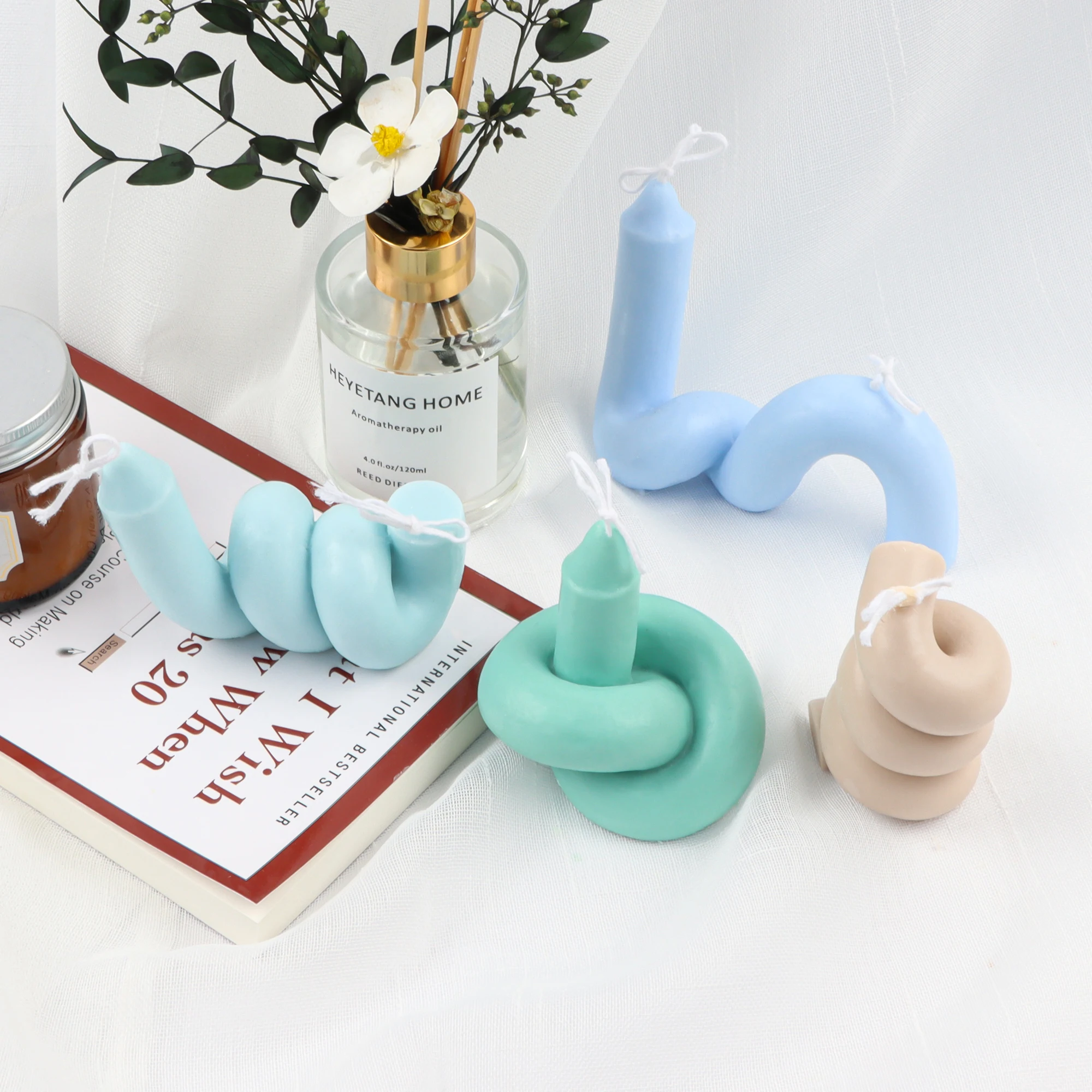 

Различные виды искусственных благовоний, силиконовая форма для свечи, спираль для самостоятельного изготовления, шероховатая вата, веревк...