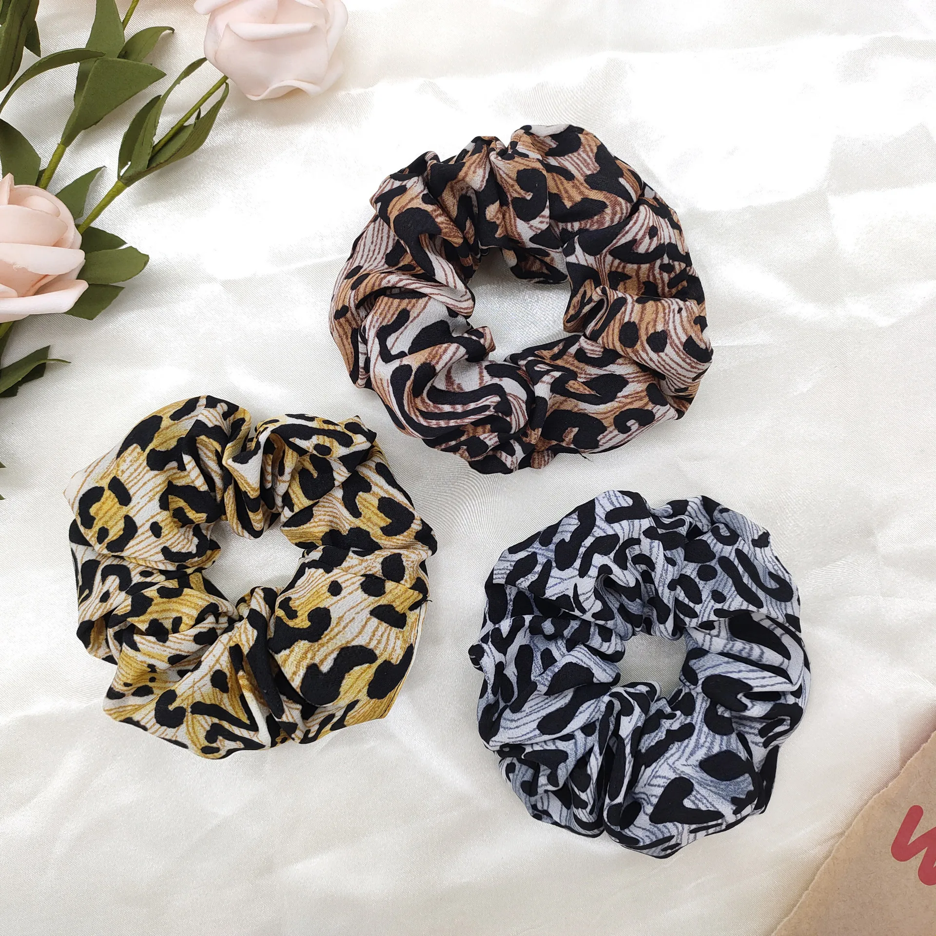 

SONDR free shipping Exotic Leopard Print Large Intestine Circle Hair Accessories Korean style simple ponytail hair rope